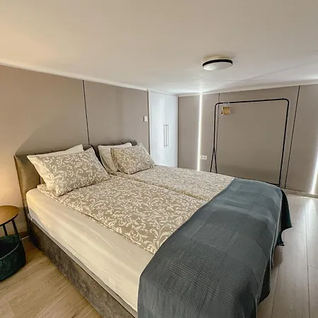 Boulevard Five Near Andrassy Avenue 布达佩斯