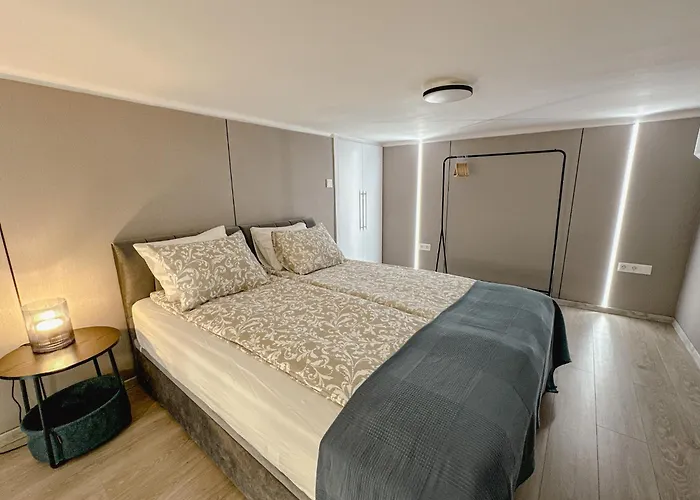 Boulevard Five Near Andrassy Avenue 布达佩斯